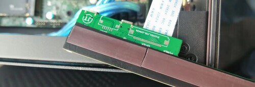 效果图:在机箱内安装驱动板和按键板的普通方式,适合原装屏幕排线的长度